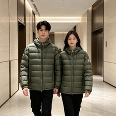 MONCLER|盟可睐 蒙口2026秋冬轻薄连帽羽绒服,90新国标白鸭绒 全套原版五金拉链,袖标细节精准还原 高品质羽绒 MONCLER|盟可睐 蒙口2026秋冬轻薄连帽羽绒服,90新国标白鸭绒 全套原版五金拉链,袖标细节精准还原 高品质羽绒