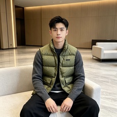 Prada 普拉达2026秋冬专柜同步新品发布,最新工装羽绒马甲出货,原版购入,无论面料及辅料,全部做到了1:1完美复刻 Prada 普拉达2026秋冬专柜同步新品发布,最新工装羽绒马甲出货,原版购入,无论面料及辅料,全部做到了1:1完美复刻