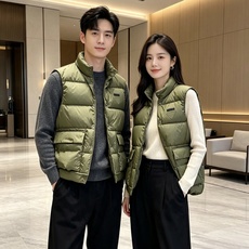 Prada 普拉达2026秋冬专柜同步新品发布,最新工装羽绒马甲出货,原版购入,无论面料及辅料,全部做到了1:1完美复刻 Prada 普拉达2026秋冬专柜同步新品发布,最新工装羽绒马甲出货,原版购入,无论面料及辅料,全部做到了1:1完美复刻