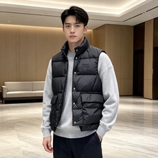 Prada 普拉达2026秋冬专柜同步新品发布,最新工装羽绒马甲出货,原版购入,无论面料及辅料,全部做到了1:1完美复刻 Prada 普拉达2026秋冬专柜同步新品发布,最新工装羽绒马甲出货,原版购入,无论面料及辅料,全部做到了1:1完美复刻
