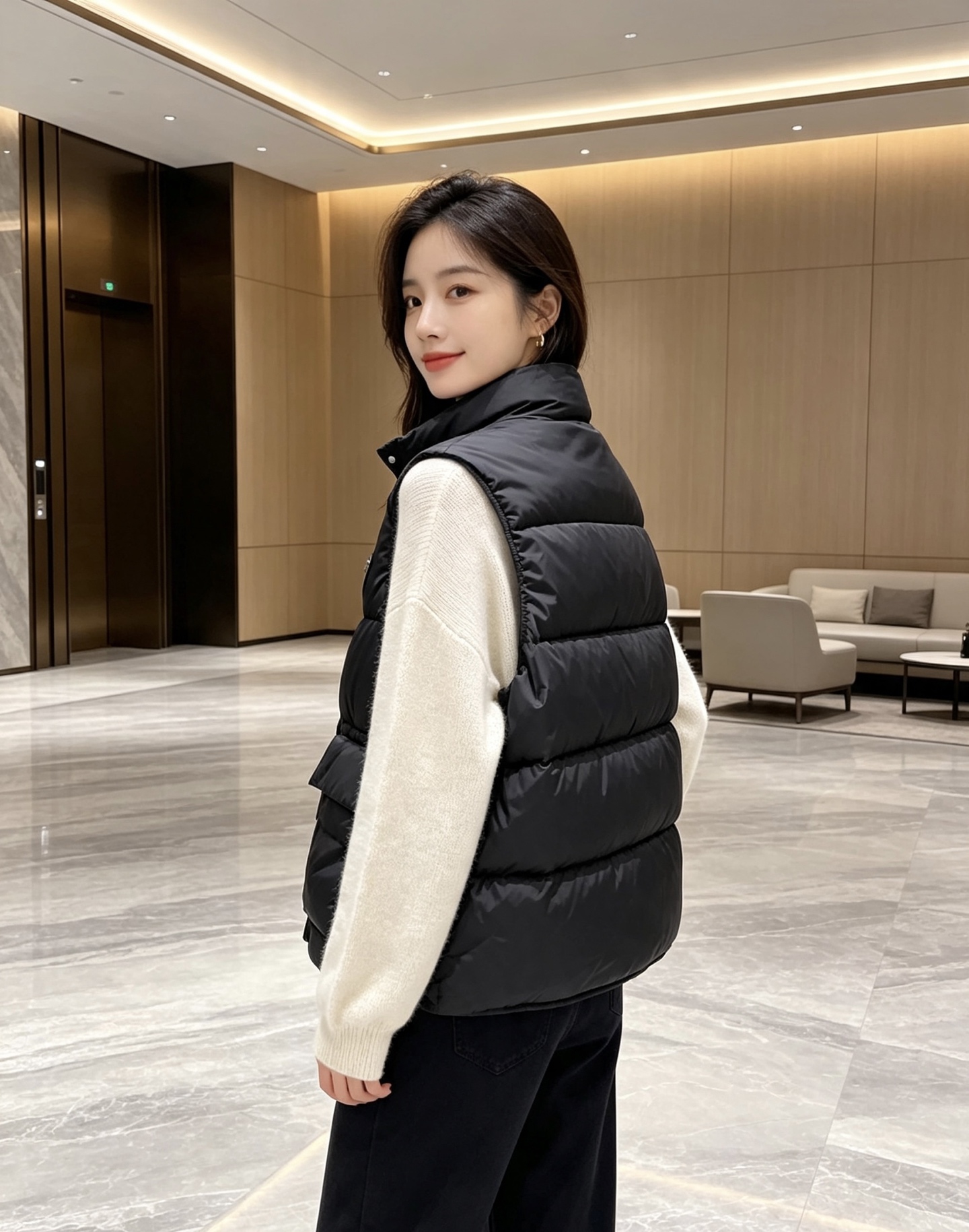 Prada 普拉达2026秋冬专柜同步新品发布,最新工装羽绒马甲出货,原版购入,无论面料及辅料,全部做到了1:1完美复刻 Prada 普拉达2026秋冬专柜同步新品发布,最新工装羽绒马甲出货,原版购入,无论面料及辅料,全部做到了1:1完美复刻