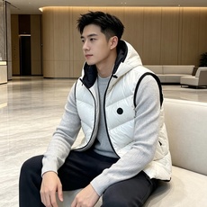 Moncler Valmasque蒙口男士可拆卸兜帽羽绒马甲.原版购入开发.特级鹅绒填充➕原厂替换面料➕原厂配套五金. Moncler Valmasque蒙口男士可拆卸兜帽羽绒马甲.原版购入开发.特级鹅绒填充➕原厂替换面料➕原厂配套五金.