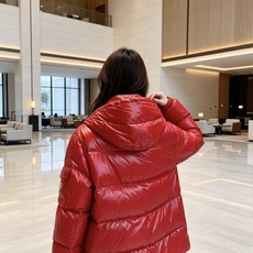 Moncler 蒙口2026秋冬新品发布,蒙口最新款亮光羽绒出货,柜上同步,面料及辅料全部订制,帽子可脱卸,面料涂层有股 Moncler 蒙口2026秋冬新品发布,蒙口最新款亮光羽绒出货,柜上同步,面料及辅料全部订制,帽子可脱卸,面料涂层有股