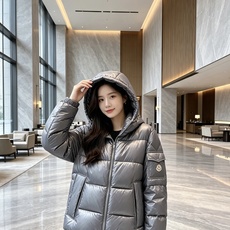 Moncler 蒙口2026秋冬新品发布,蒙口最新款亮光羽绒出货,柜上同步,面料及辅料全部订制,帽子可脱卸,面料涂层有股 Moncler 蒙口2026秋冬新品发布,蒙口最新款亮光羽绒出货,柜上同步,面料及辅料全部订制,帽子可脱卸,面料涂层有股