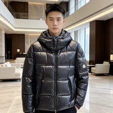 Moncler 蒙口2026秋冬新品发布,蒙口最新款亮光羽绒出货,柜上同步,面料及辅料全部订制,帽子可脱卸,面料涂层有股 Moncler 蒙口2026秋冬新品发布,蒙口最新款亮光羽绒出货,柜上同步,面料及辅料全部订制,帽子可脱卸,面料涂层有股