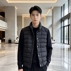 Moncler 蒙口 2026年秋冬新款羽绒服,针织拼接羽绒服采用新国标95白鸭绒,秋冬新品内搭神器!在国内羽绒黑色都是 Moncler 蒙口 2026年秋冬新款羽绒服,针织拼接羽绒服采用新国标95白鸭绒,秋冬新品内搭神器!在国内羽绒黑色都是