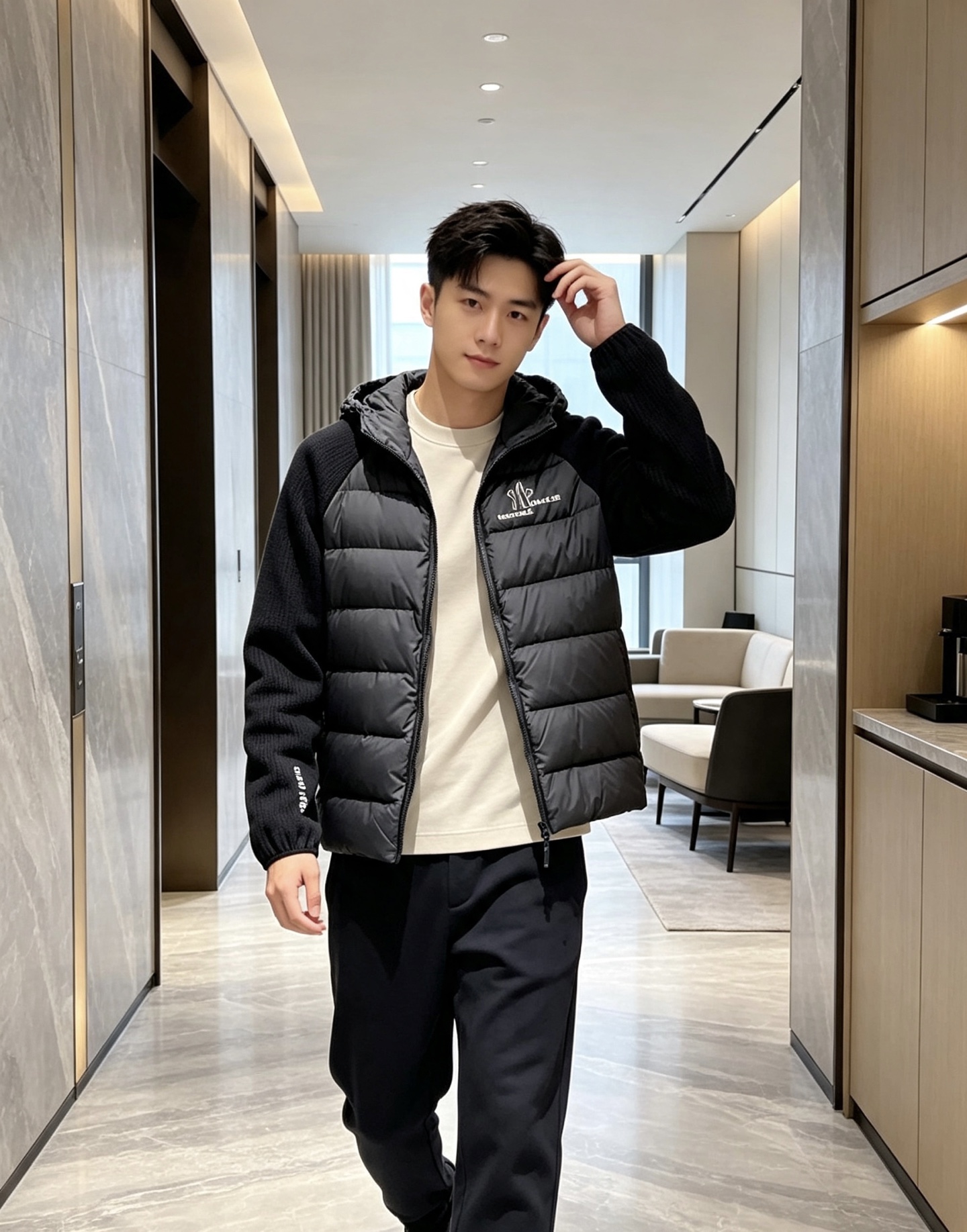 Moncler 蒙口 FW2026新款连帽拼羽绒夹克外套。经典款，一件难求。采用原版定制面料，正身充90绒，拼接设计，时