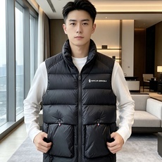 Moncler 蒙口🆕🆕🆕 26年冬季新款羽绒马甲 立领羽绒马甲,原版订制五金配件,采用顶级90白鸭绒超柔软,上身效果超 Moncler 蒙口🆕🆕🆕 26年冬季新款羽绒马甲 立领羽绒马甲,原版订制五金配件,采用顶级90白鸭绒超柔软,上身效果超