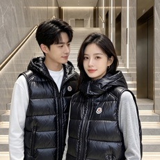 特级羽绒⬆️Moncler Bormes(贸易公司渠道订单)男士连帽羽绒马甲.连帽可脱卸.可变立领马甲.不讲面料/不讲五 特级羽绒⬆️Moncler Bormes(贸易公司渠道订单)男士连帽羽绒马甲.连帽可脱卸.可变立领马甲.不讲面料/不讲五