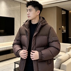LV 2026秋冬爆款拼色老花羽绒服三色齐发 重磅分仓锁绒工艺,上身蓬松轻盈,完全不显臃肿 肩部暗纹老花拼接设计,低调有 LV 2026秋冬爆款拼色老花羽绒服三色齐发 重磅分仓锁绒工艺,上身蓬松轻盈,完全不显臃肿 肩部暗纹老花拼接设计,低调有