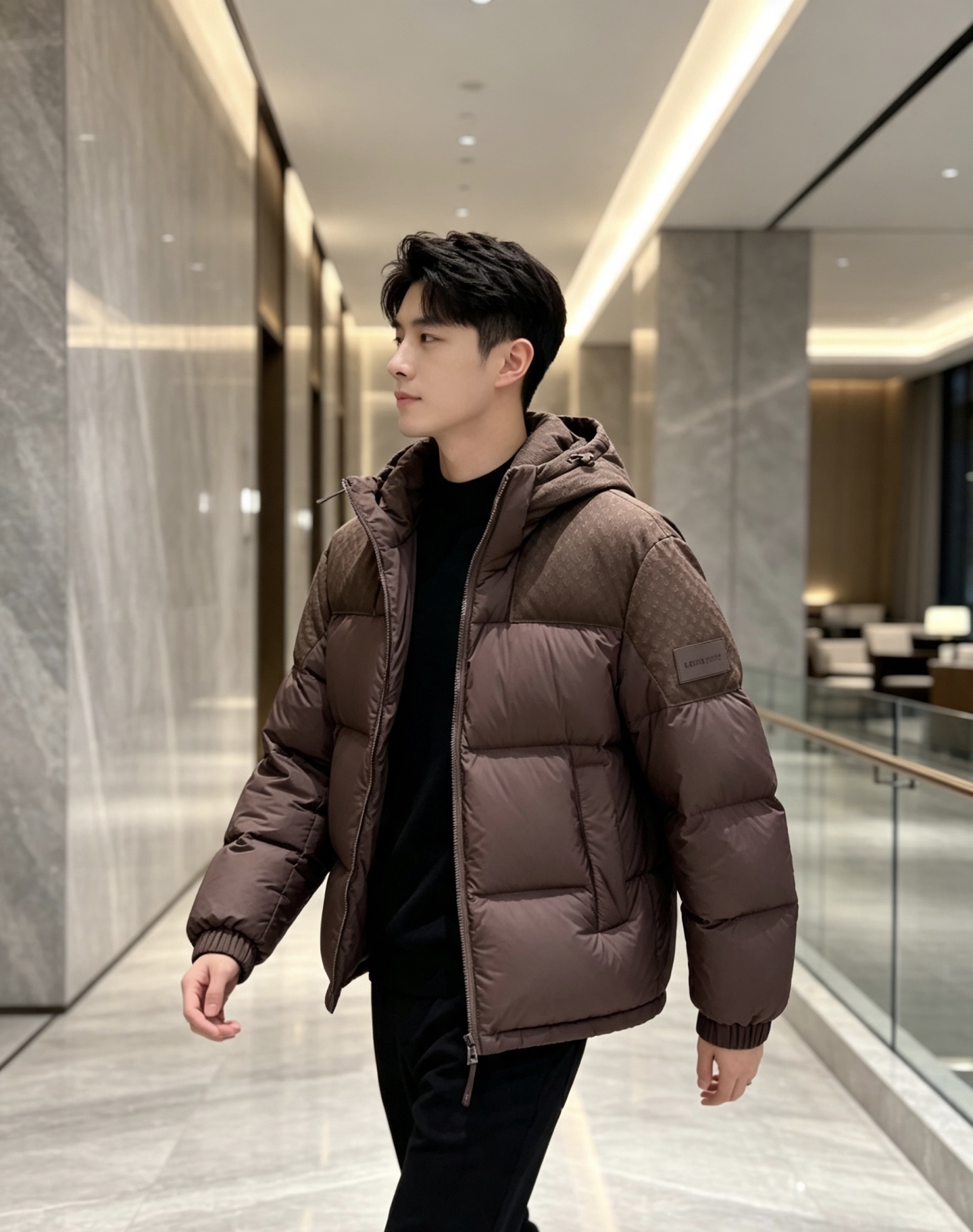 LV 2026秋冬爆款拼色老花羽绒服三色齐发 重磅分仓锁绒工艺,上身蓬松轻盈,完全不显臃肿 肩部暗纹老花拼接设计,低调有 LV 2026秋冬爆款拼色老花羽绒服三色齐发 重磅分仓锁绒工艺,上身蓬松轻盈,完全不显臃肿 肩部暗纹老花拼接设计,低调有