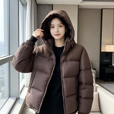 LV 2026秋冬爆款拼色老花羽绒服三色齐发 重磅分仓锁绒工艺,上身蓬松轻盈,完全不显臃肿 肩部暗纹老花拼接设计,低调有 LV 2026秋冬爆款拼色老花羽绒服三色齐发 重磅分仓锁绒工艺,上身蓬松轻盈,完全不显臃肿 肩部暗纹老花拼接设计,低调有
