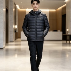 Prada 普拉达 2026秋冬新款三角标连帽轻薄羽绒,米白/酒红/藏蓝/黑四色男女同款。 横条分仓充绒,不跑绒不臃肿; Prada 普拉达 2026秋冬新款三角标连帽轻薄羽绒,米白/酒红/藏蓝/黑四色男女同款。 横条分仓充绒,不跑绒不臃肿;