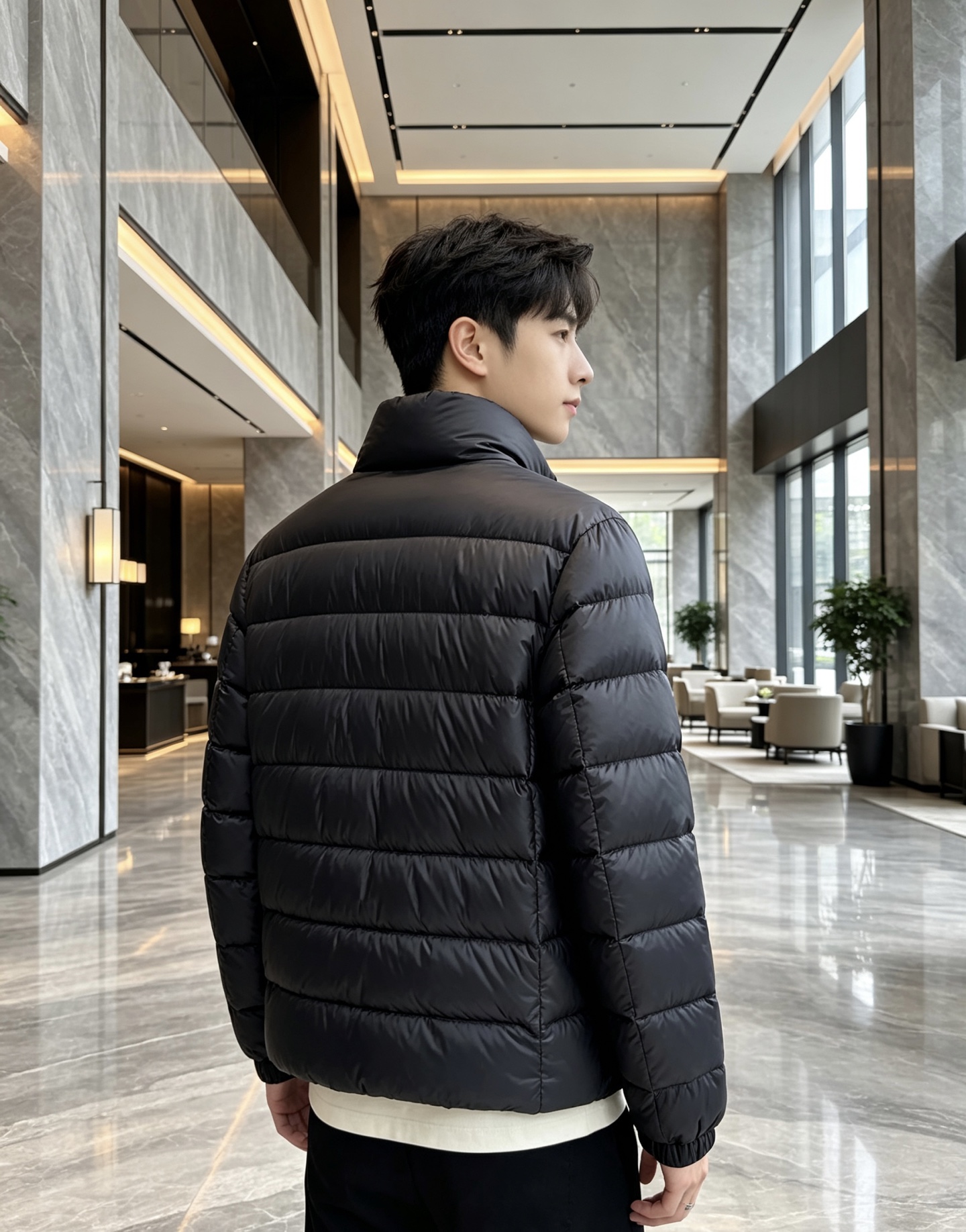 Moncler 蒙口 2026秋冬新款|男士立领轻薄羽绒服上新 蒙口经典横条轻羽绒,藏青/黑双色齐发 极简立领防风设计, Moncler 蒙口 2026秋冬新款|男士立领轻薄羽绒服上新 蒙口经典横条轻羽绒,藏青/黑双色齐发 极简立领防风设计,