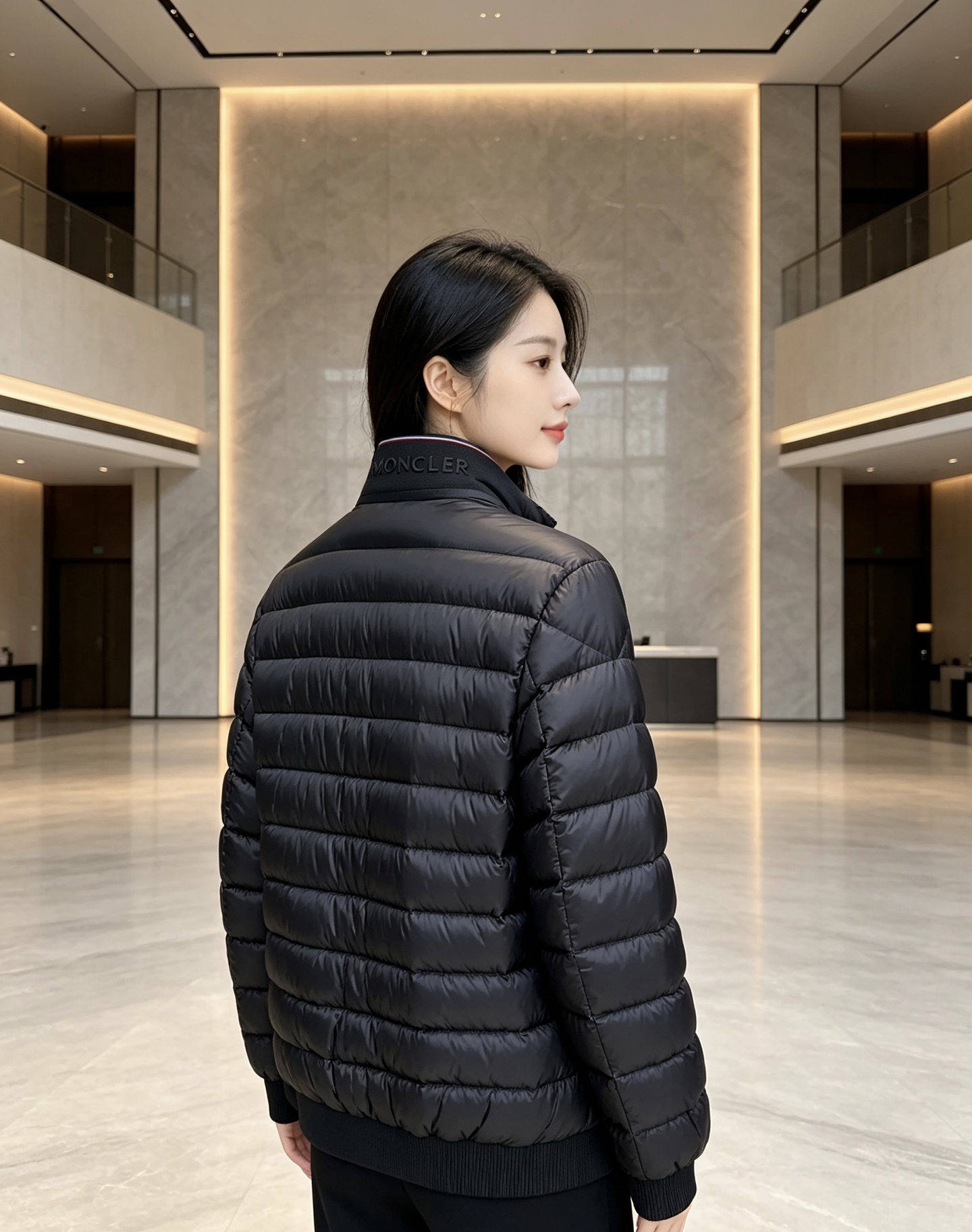 Moncler 蒙口 2026秋冬新品|棒球领轻羽绒夹克 撞色织带领精致点缀,横格均匀锁绒 罗纹收口防风设计,轻便柔和 Moncler 蒙口 2026秋冬新品|棒球领轻羽绒夹克 撞色织带领精致点缀,横格均匀锁绒 罗纹收口防风设计,轻便柔和