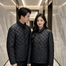 Moncler 蒙口 2026秋冬新品|男士立领菱形格羽绒服 经典菱形衍缝格纹,整体平整不跑棉,质感高级耐看 中式小立领 Moncler 蒙口 2026秋冬新品|男士立领菱形格羽绒服 经典菱形衍缝格纹,整体平整不跑棉,质感高级耐看 中式小立领