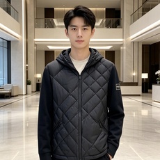 Burberry 巴宝莉 2026秋冬轻熟风菱格连帽羽绒服,菱形分格充绒,上身轻盈蓬松不压身;衣身羽绒面料搭配针织拼接衣 Burberry 巴宝莉 2026秋冬轻熟风菱格连帽羽绒服,菱形分格充绒,上身轻盈蓬松不压身;衣身羽绒面料搭配针织拼接衣
