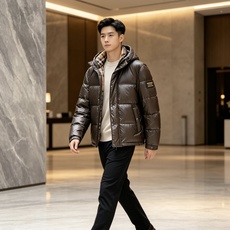 Burberry 2026秋冬新款巴宝莉连帽羽绒服 高级棕亮面面料,分格充绒不跑棉,蓬松保暖不显臃肿 内里经典格纹内衬, Burberry 2026秋冬新款巴宝莉连帽羽绒服 高级棕亮面面料,分格充绒不跑棉,蓬松保暖不显臃肿 内里经典格纹内衬,