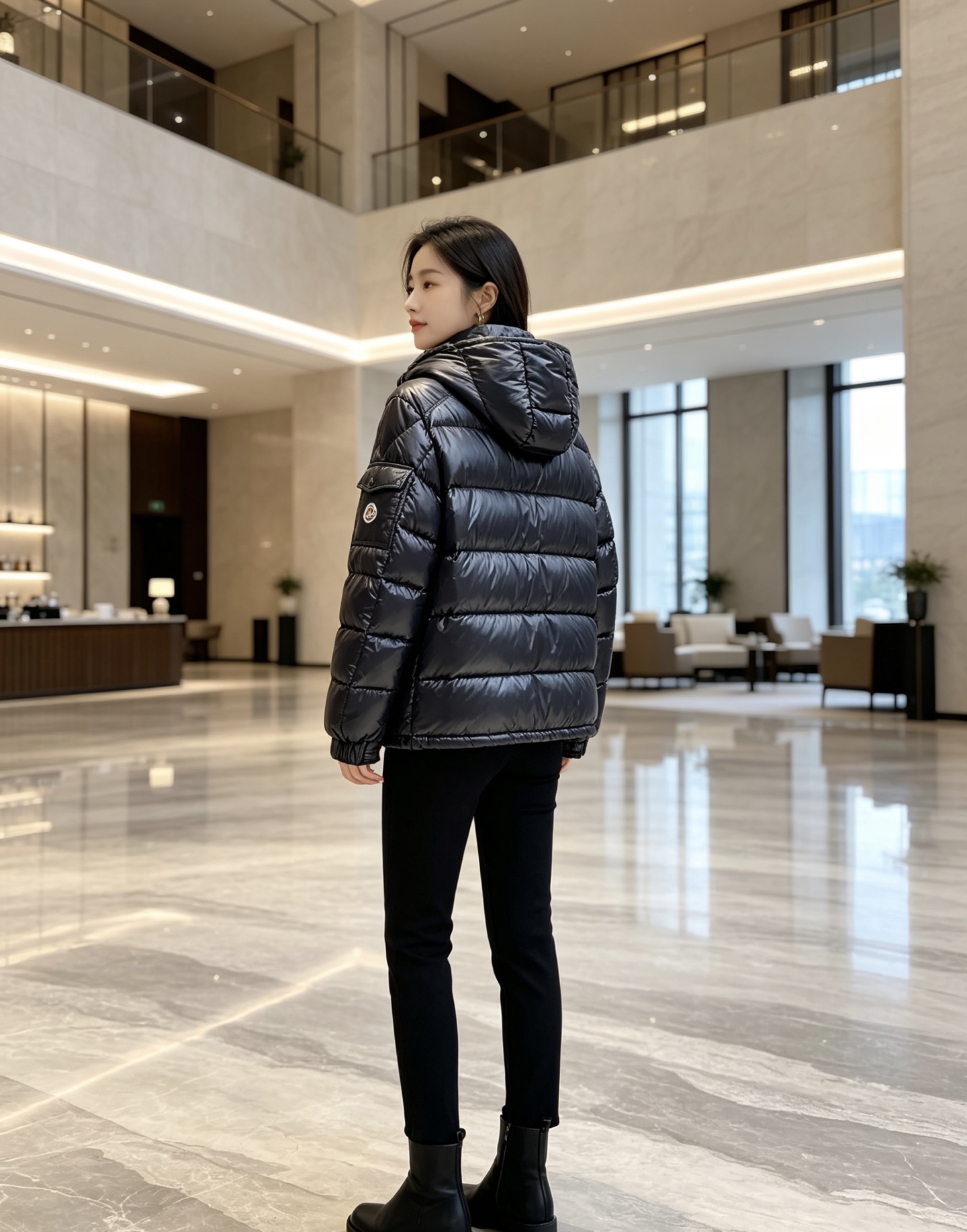moncler 蒙口 2026秋冬新款连帽羽绒服 军绿、亮黑双色,风格区分清晰,受众全覆盖。 高密防风防水面料,表层顺滑 moncler 蒙口 2026秋冬新款连帽羽绒服 军绿、亮黑双色,风格区分清晰,受众全覆盖。 高密防风防水面料,表层顺滑