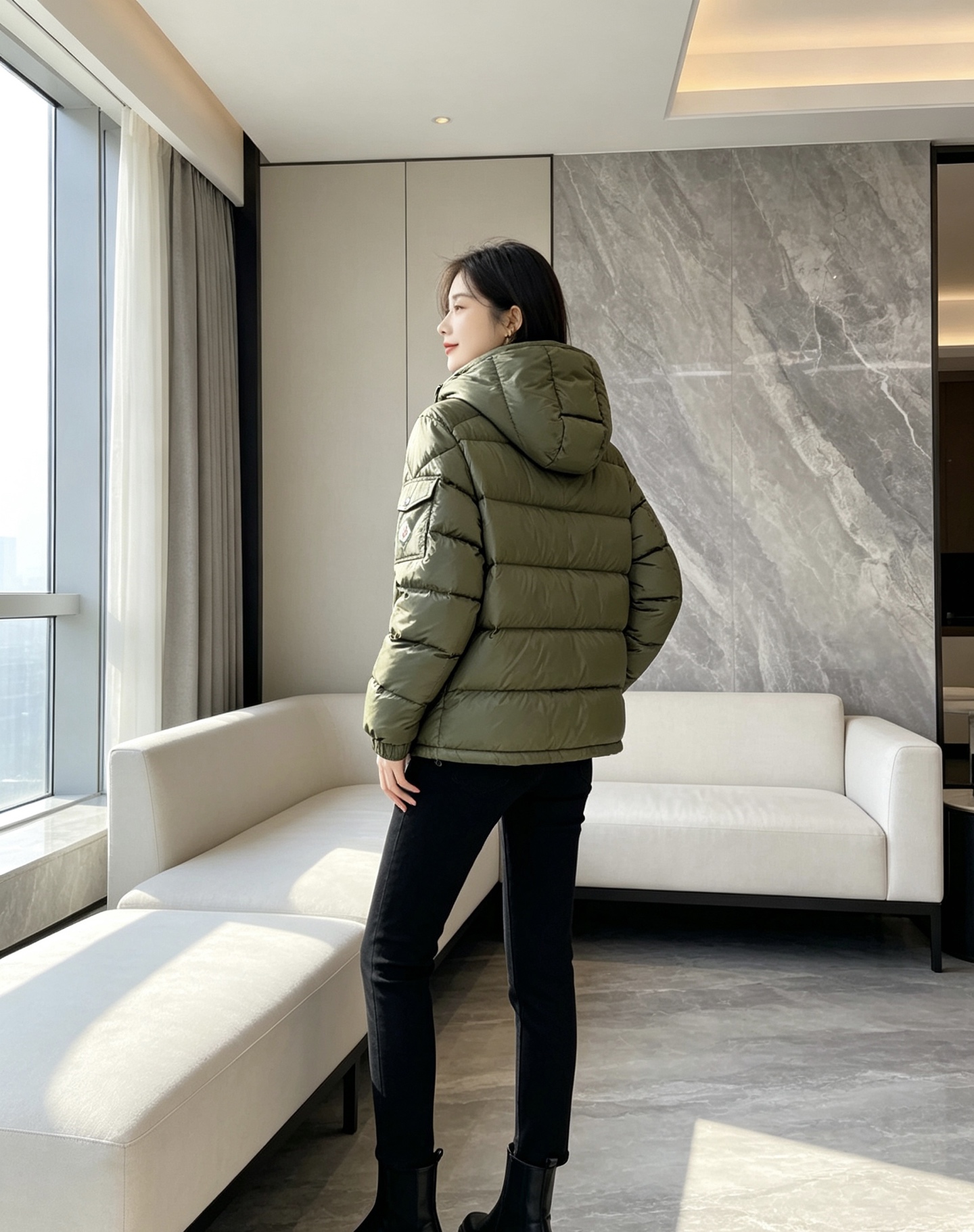 moncler 蒙口 2026秋冬新款连帽羽绒服 军绿、亮黑双色,风格区分清晰,受众全覆盖。 高密防风防水面料,表层顺滑 moncler 蒙口 2026秋冬新款连帽羽绒服 军绿、亮黑双色,风格区分清晰,受众全覆盖。 高密防风防水面料,表层顺滑
