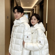 Moncler 蒙口 2026冬季御寒王牌|蒙口经典方格短款连帽羽绒 黑白双色齐发,百搭不出错,覆盖所有客户穿搭需求。 Moncler 蒙口 2026冬季御寒王牌|蒙口经典方格短款连帽羽绒 黑白双色齐发,百搭不出错,覆盖所有客户穿搭需求。