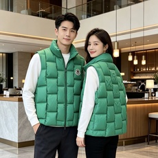 Moncler 蒙口 2026秋冬百搭立领羽绒马甲 ▫️填充工艺:方格分仓锁绒,均匀蓬松,持久保暖不跑绒 ▫️版型设计: Moncler 蒙口 2026秋冬百搭立领羽绒马甲 ▫️填充工艺:方格分仓锁绒,均匀蓬松,持久保暖不跑绒 ▫️版型设计: