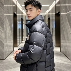 Moncler 蒙口 2026秋冬立领羽绒服上新 方格分仓锁绒,蓬松保暖不跑绒,上身轻盈不臃肿 加高立领+双头拉链防风, Moncler 蒙口 2026秋冬立领羽绒服上新 方格分仓锁绒,蓬松保暖不跑绒,上身轻盈不臃肿 加高立领+双头拉链防风,