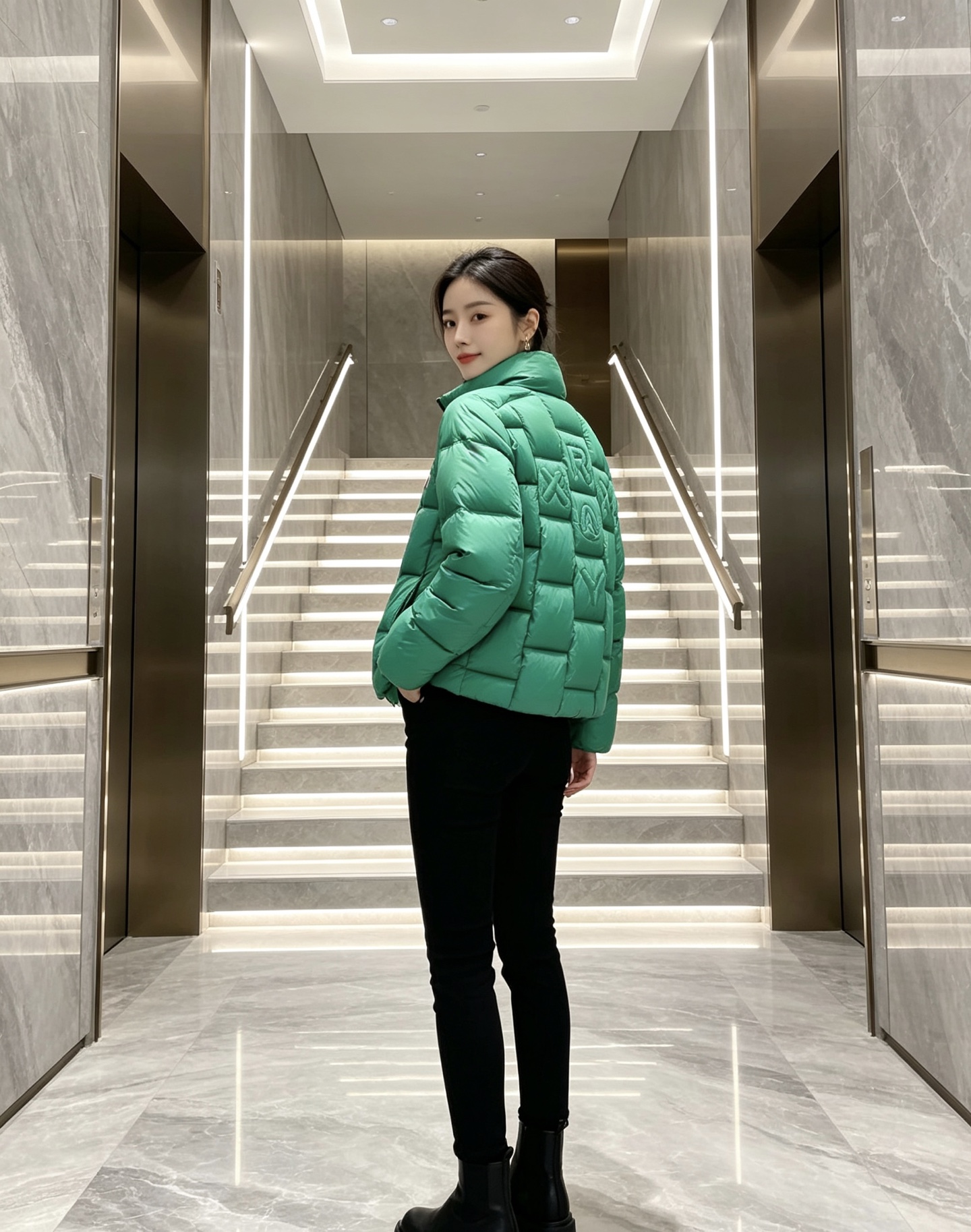 Moncler 蒙口 2026秋冬立领羽绒服上新 方格分仓锁绒，蓬松保暖不跑绒，上身轻盈不臃肿 加高立领+双头拉链防风，