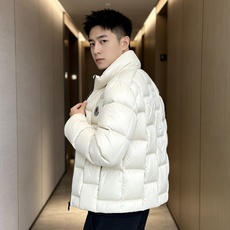 Moncler 蒙口 2026秋冬立领羽绒服上新 方格分仓锁绒,蓬松保暖不跑绒,上身轻盈不臃肿 加高立领+双头拉链防风, Moncler 蒙口 2026秋冬立领羽绒服上新 方格分仓锁绒,蓬松保暖不跑绒,上身轻盈不臃肿 加高立领+双头拉链防风,