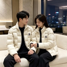Moncler 蒙口 2026秋冬立领羽绒服上新 方格分仓锁绒,蓬松保暖不跑绒,上身轻盈不臃肿 加高立领+双头拉链防风, Moncler 蒙口 2026秋冬立领羽绒服上新 方格分仓锁绒,蓬松保暖不跑绒,上身轻盈不臃肿 加高立领+双头拉链防风,