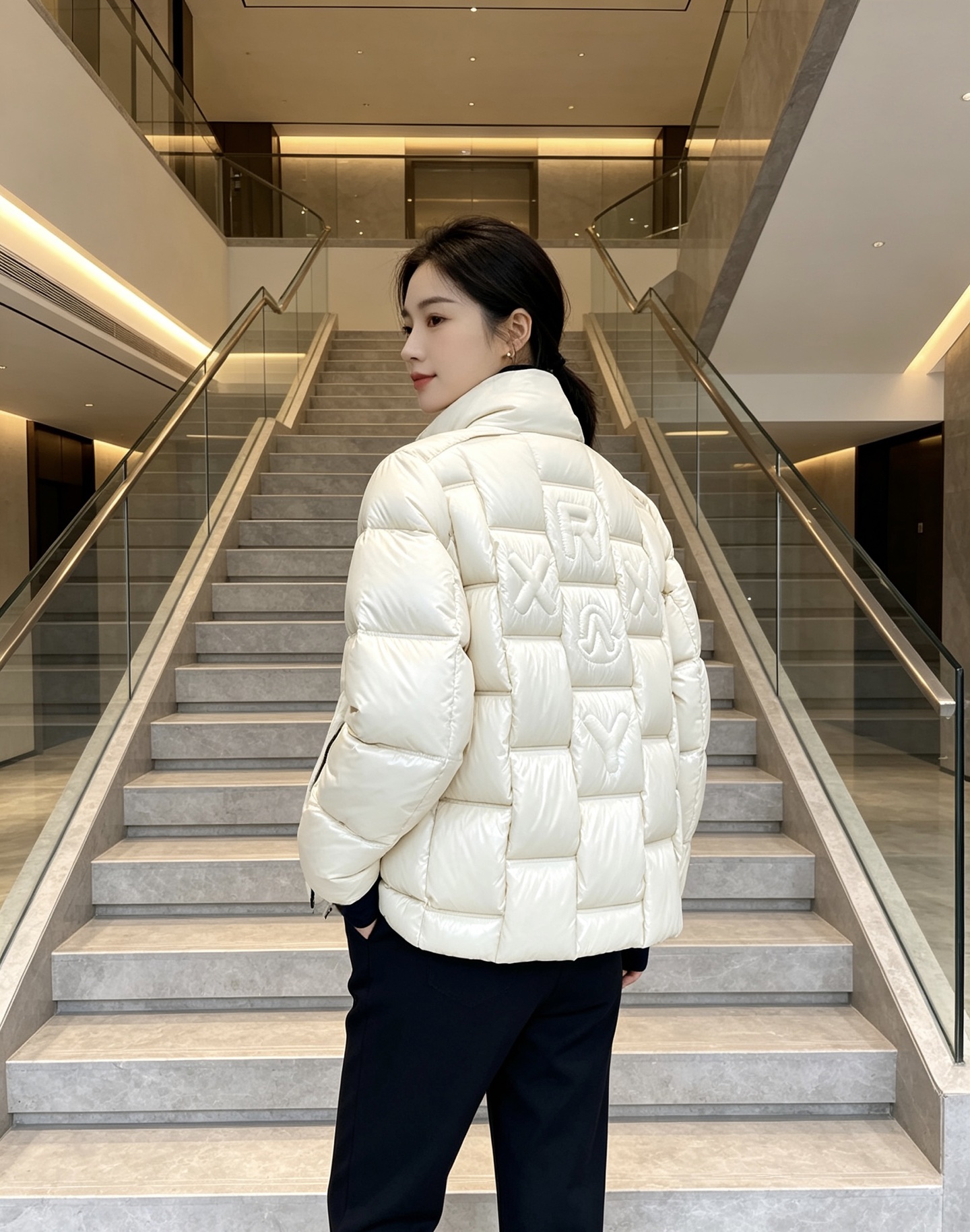 Moncler 蒙口 2026秋冬立领羽绒服上新 方格分仓锁绒,蓬松保暖不跑绒,上身轻盈不臃肿 加高立领+双头拉链防风, Moncler 蒙口 2026秋冬立领羽绒服上新 方格分仓锁绒,蓬松保暖不跑绒,上身轻盈不臃肿 加高立领+双头拉链防风,