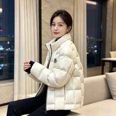 Moncler 蒙口 2026秋冬立领羽绒服上新 方格分仓锁绒,蓬松保暖不跑绒,上身轻盈不臃肿 加高立领+双头拉链防风, Moncler 蒙口 2026秋冬立领羽绒服上新 方格分仓锁绒,蓬松保暖不跑绒,上身轻盈不臃肿 加高立领+双头拉链防风,