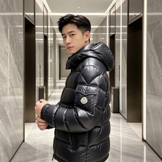 最高版本 Moncler 蒙口 2026秋冬玛雅经典连帽羽绒服 品牌常青热销玛雅基础版型 分段方格锁绒填充,轻盈蓬松,上 最高版本 Moncler 蒙口 2026秋冬玛雅经典连帽羽绒服 品牌常青热销玛雅基础版型 分段方格锁绒填充,轻盈蓬松,上