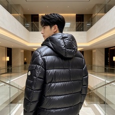 最高版本 Moncler 蒙口 2026秋冬玛雅经典连帽羽绒服 品牌常青热销玛雅基础版型 分段方格锁绒填充,轻盈蓬松,上 最高版本 Moncler 蒙口 2026秋冬玛雅经典连帽羽绒服 品牌常青热销玛雅基础版型 分段方格锁绒填充,轻盈蓬松,上