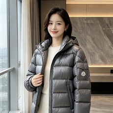 最高版本 Moncler 蒙口 2026秋冬玛雅经典连帽羽绒服 品牌常青热销玛雅基础版型 分段方格锁绒填充,轻盈蓬松,上 最高版本 Moncler 蒙口 2026秋冬玛雅经典连帽羽绒服 品牌常青热销玛雅基础版型 分段方格锁绒填充,轻盈蓬松,上