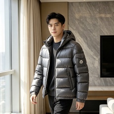 最高版本 Moncler 蒙口 2026秋冬玛雅经典连帽羽绒服 品牌常青热销玛雅基础版型 分段方格锁绒填充,轻盈蓬松,上 最高版本 Moncler 蒙口 2026秋冬玛雅经典连帽羽绒服 品牌常青热销玛雅基础版型 分段方格锁绒填充,轻盈蓬松,上