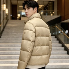 Moncler 蒙口 2026秋冬新款立领羽绒服 甄选95高品质白鸭绒填充,蓬松度拉满,轻软上身毫无负重感 极简立领双拉 Moncler 蒙口 2026秋冬新款立领羽绒服 甄选95高品质白鸭绒填充,蓬松度拉满,轻软上身毫无负重感 极简立领双拉