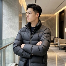 Moncler 蒙口 2026秋冬新款立领羽绒服 甄选95高品质白鸭绒填充,蓬松度拉满,轻软上身毫无负重感 极简立领双拉 Moncler 蒙口 2026秋冬新款立领羽绒服 甄选95高品质白鸭绒填充,蓬松度拉满,轻软上身毫无负重感 极简立领双拉