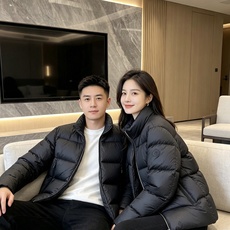 Moncler 蒙口 2026秋冬新款立领羽绒服 甄选95高品质白鸭绒填充,蓬松度拉满,轻软上身毫无负重感 极简立领双拉 Moncler 蒙口 2026秋冬新款立领羽绒服 甄选95高品质白鸭绒填充,蓬松度拉满,轻软上身毫无负重感 极简立领双拉
