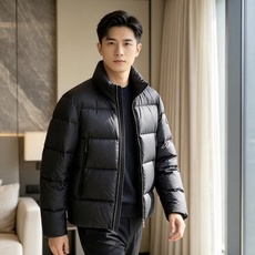 Moncler 蒙口 2026秋冬新款立领羽绒服 甄选95高品质白鸭绒填充,蓬松度拉满,轻软上身毫无负重感 极简立领双拉 Moncler 蒙口 2026秋冬新款立领羽绒服 甄选95高品质白鸭绒填充,蓬松度拉满,轻软上身毫无负重感 极简立领双拉