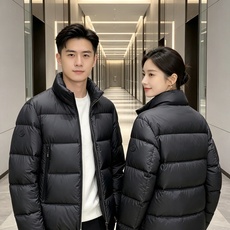 Moncler 蒙口 2026秋冬新款立领羽绒服 甄选95高品质白鸭绒填充,蓬松度拉满,轻软上身毫无负重感 极简立领双拉 Moncler 蒙口 2026秋冬新款立领羽绒服 甄选95高品质白鸭绒填充,蓬松度拉满,轻软上身毫无负重感 极简立领双拉