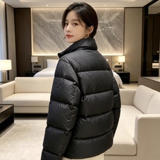 Moncler 蒙口 2026秋冬新款立领羽绒服 甄选95高品质白鸭绒填充,蓬松度拉满,轻软上身毫无负重感 极简立领双拉 Moncler 蒙口 2026秋冬新款立领羽绒服 甄选95高品质白鸭绒填充,蓬松度拉满,轻软上身毫无负重感 极简立领双拉