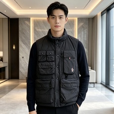 Moncler 蒙口 2026秋冬新款户外工装羽绒马甲上新✨ 填充90高纯度白鸭绒,轻盈保暖无臃肿感 多口袋工装立体剪裁 Moncler 蒙口 2026秋冬新款户外工装羽绒马甲上新✨ 填充90高纯度白鸭绒,轻盈保暖无臃肿感 多口袋工装立体剪裁