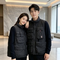 Moncler 蒙口 2026秋冬新款户外工装羽绒马甲上新✨ 填充90高纯度白鸭绒,轻盈保暖无臃肿感 多口袋工装立体剪裁 Moncler 蒙口 2026秋冬新款户外工装羽绒马甲上新✨ 填充90高纯度白鸭绒,轻盈保暖无臃肿感 多口袋工装立体剪裁
