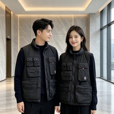 Moncler 蒙口 2026秋冬新款户外工装羽绒马甲上新✨ 填充90高纯度白鸭绒,轻盈保暖无臃肿感 多口袋工装立体剪裁 Moncler 蒙口 2026秋冬新款户外工装羽绒马甲上新✨ 填充90高纯度白鸭绒,轻盈保暖无臃肿感 多口袋工装立体剪裁
