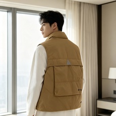 Moncler 蒙口 2026秋冬新款户外工装羽绒马甲上新✨ 填充90高纯度白鸭绒,轻盈保暖无臃肿感 多口袋工装立体剪裁 Moncler 蒙口 2026秋冬新款户外工装羽绒马甲上新✨ 填充90高纯度白鸭绒,轻盈保暖无臃肿感 多口袋工装立体剪裁