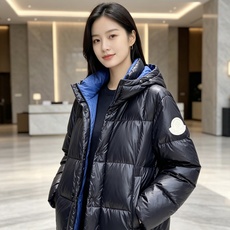 Moncler 蒙口 2026秋冬经典亮面连帽羽绒服 高光泽防风防水面料,大方格分仓充绒,饱满不跑绒,保暖力拉满 可调节 Moncler 蒙口 2026秋冬经典亮面连帽羽绒服 高光泽防风防水面料,大方格分仓充绒,饱满不跑绒,保暖力拉满 可调节