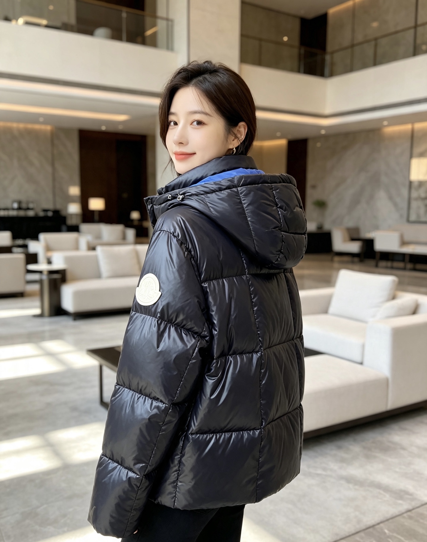 Moncler 蒙口 2026秋冬经典亮面连帽羽绒服 高光泽防风防水面料,大方格分仓充绒,饱满不跑绒,保暖力拉满 可调节 Moncler 蒙口 2026秋冬经典亮面连帽羽绒服 高光泽防风防水面料,大方格分仓充绒,饱满不跑绒,保暖力拉满 可调节