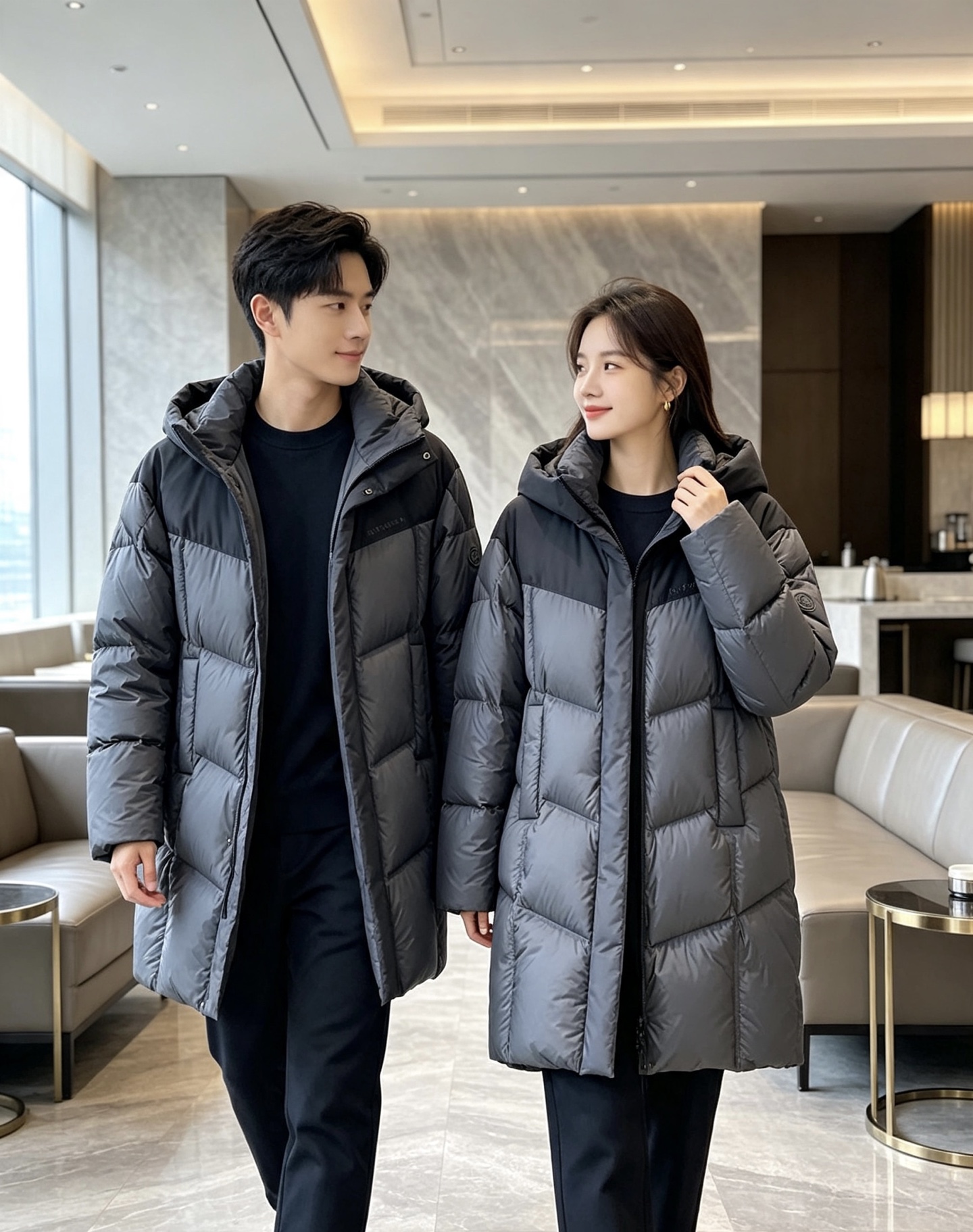 Moncler 蒙口 2026秋冬拼色连帽中长款羽绒服 黑灰撞色拼接设计,大方格分段充绒,蓬松饱满,锁绒不跑棉 立体加大 Moncler 蒙口 2026秋冬拼色连帽中长款羽绒服 黑灰撞色拼接设计,大方格分段充绒,蓬松饱满,锁绒不跑棉 立体加大