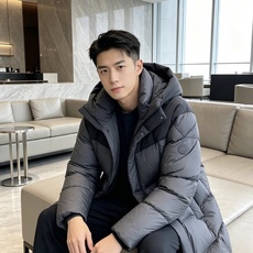 Moncler 蒙口 2026秋冬拼色连帽中长款羽绒服 黑灰撞色拼接设计,大方格分段充绒,蓬松饱满,锁绒不跑棉 立体加大 Moncler 蒙口 2026秋冬拼色连帽中长款羽绒服 黑灰撞色拼接设计,大方格分段充绒,蓬松饱满,锁绒不跑棉 立体加大